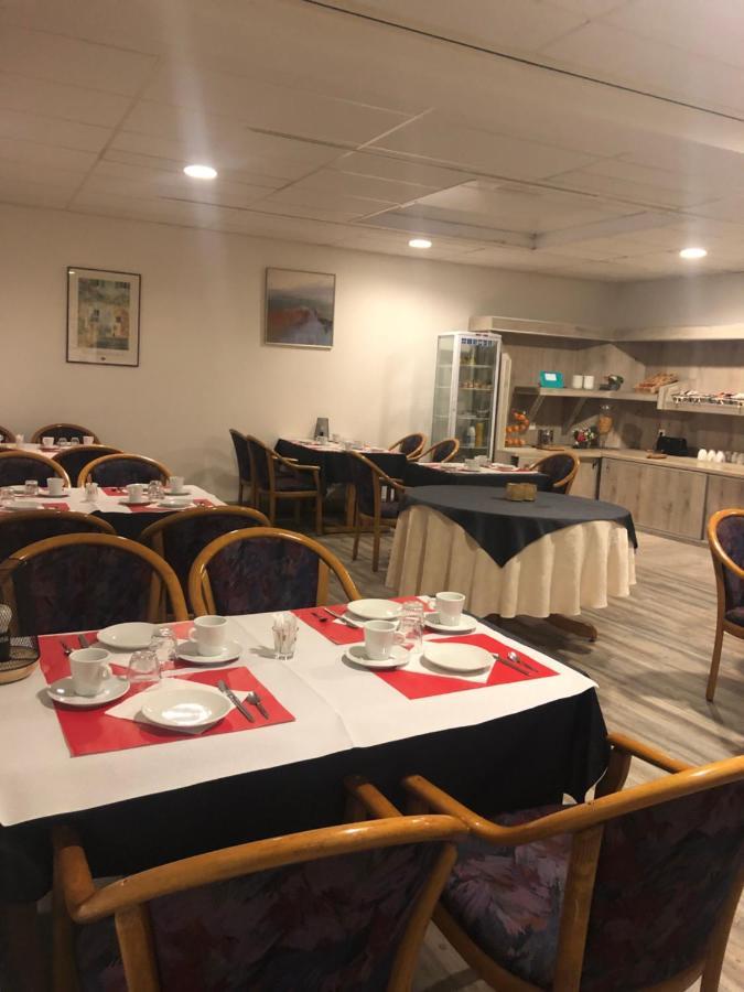 Hotel&Restaurant Le Cardinal Poix-de-Picardie Extérieur photo