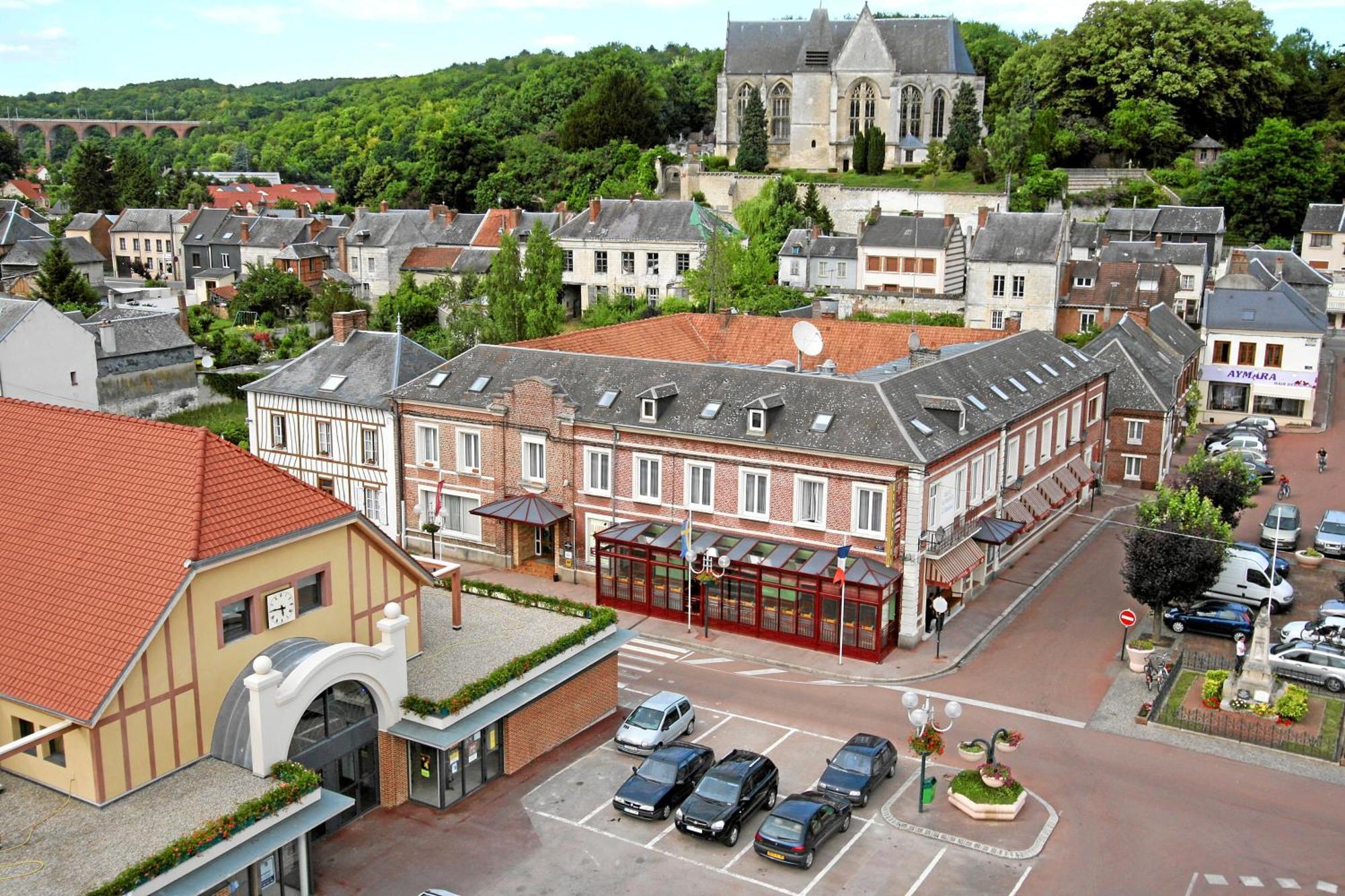 Hotel&Restaurant Le Cardinal Poix-de-Picardie Extérieur photo