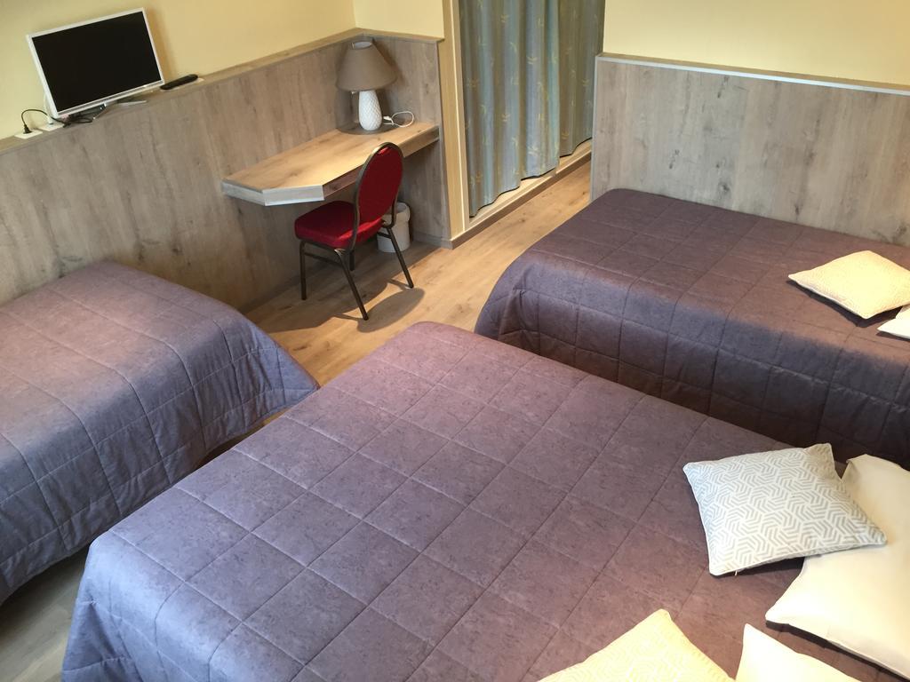 Hotel&Restaurant Le Cardinal Poix-de-Picardie Extérieur photo