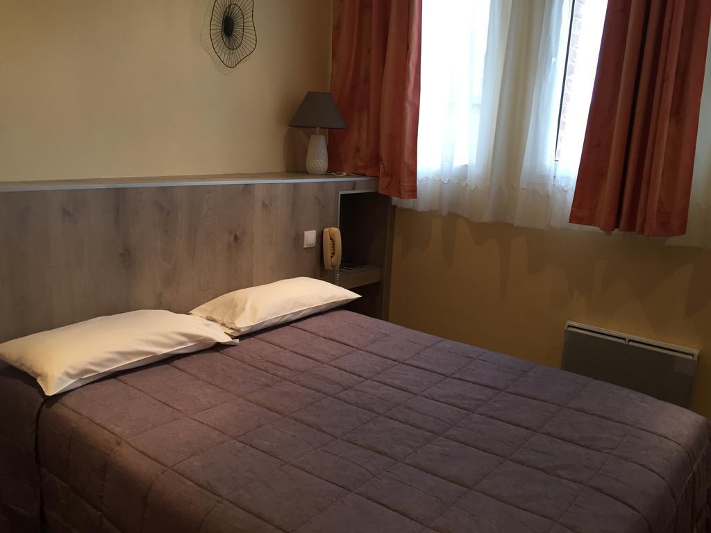 Hotel&Restaurant Le Cardinal Poix-de-Picardie Extérieur photo