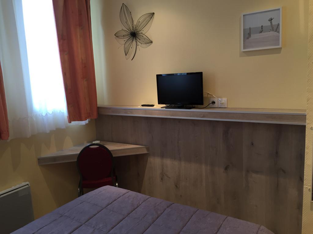 Hotel&Restaurant Le Cardinal Poix-de-Picardie Extérieur photo