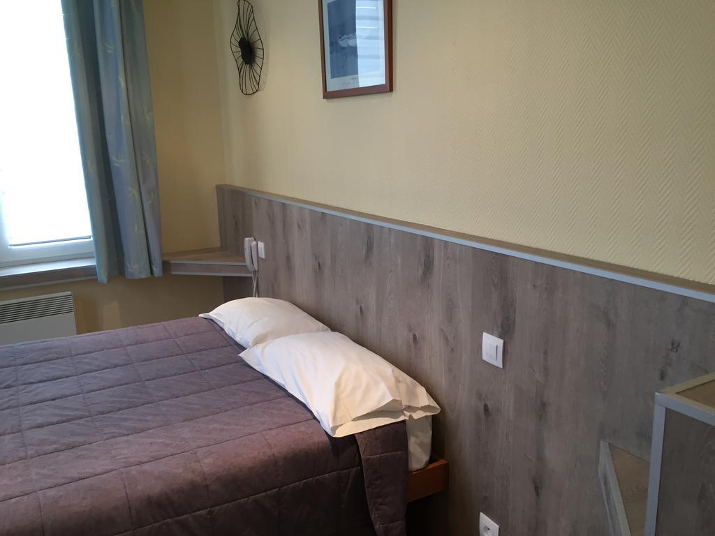 Hotel&Restaurant Le Cardinal Poix-de-Picardie Extérieur photo