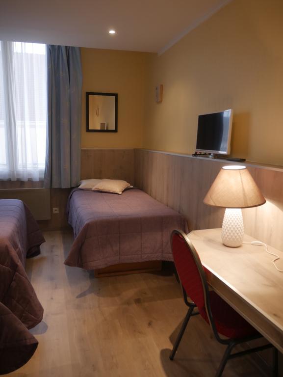 Hotel&Restaurant Le Cardinal Poix-de-Picardie Extérieur photo