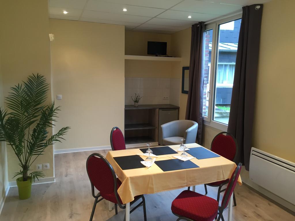Hotel&Restaurant Le Cardinal Poix-de-Picardie Extérieur photo