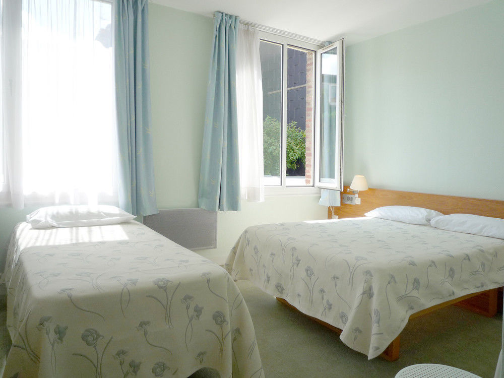 Hotel&Restaurant Le Cardinal Poix-de-Picardie Extérieur photo