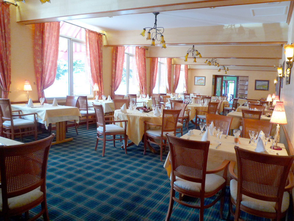 Hotel&Restaurant Le Cardinal Poix-de-Picardie Extérieur photo