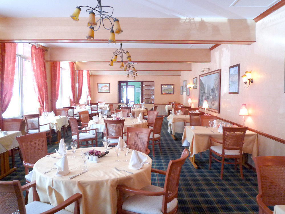 Hotel&Restaurant Le Cardinal Poix-de-Picardie Extérieur photo